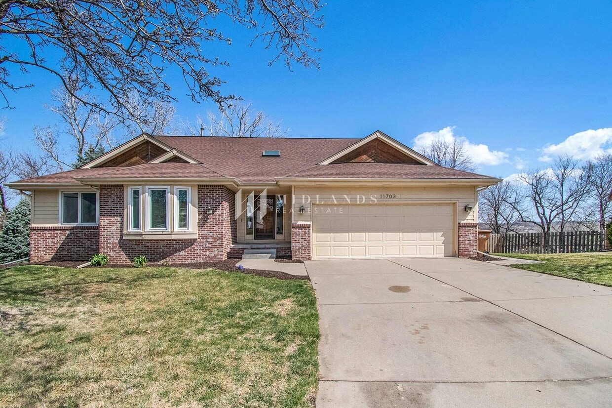 Primary Photo - Castle Ridge 5 Bedroom Ranch