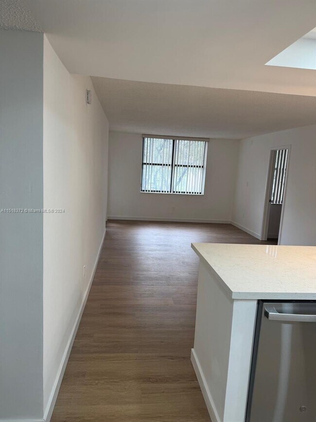 Building Photo - 14501 N Kendall Dr