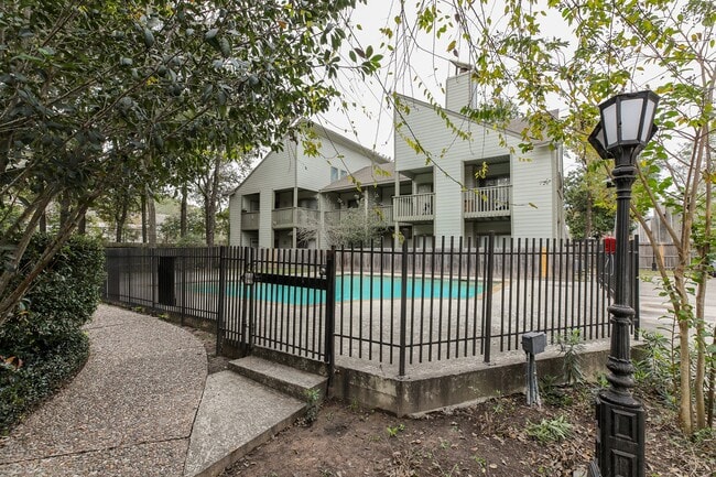 Building Photo - 17417 Red Oak Dr