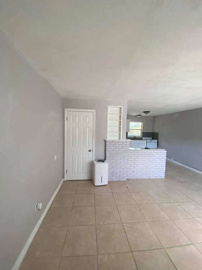 Building Photo - 1820 Redbank Rd