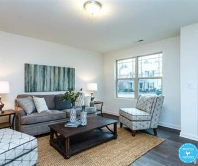 Building Photo - 25 Belhaven Dr