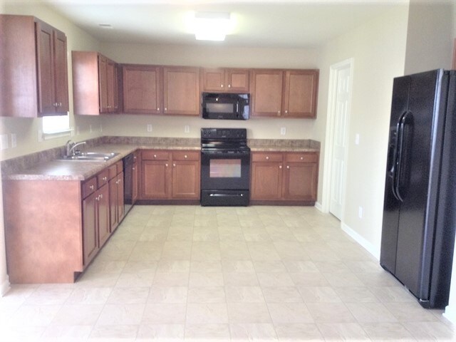 Building Photo - 9008 McAdam Way