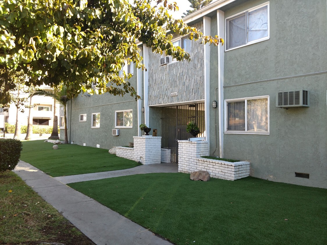 Primary Photo - 4330 Vineland Ave