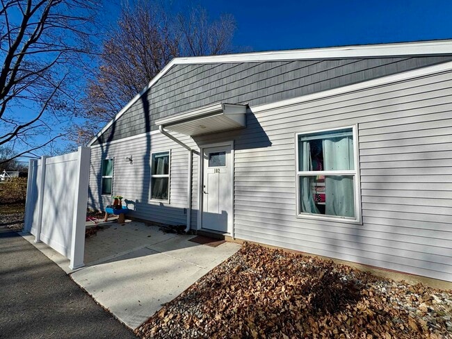 Foto del edificio - 3515 Lower Huntington Rd