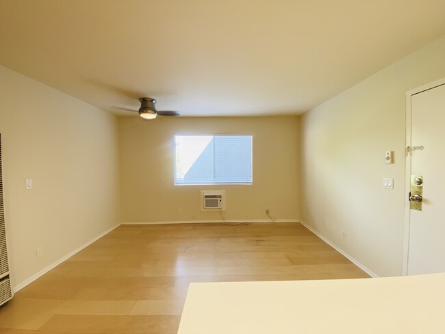 Building Photo - 5091 Glen Iris Ave