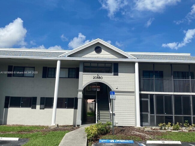 Foto del edificio - 20680 NE 4th Ct