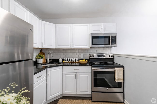 1BR, 1BA - Kitchen - 905 Lofts