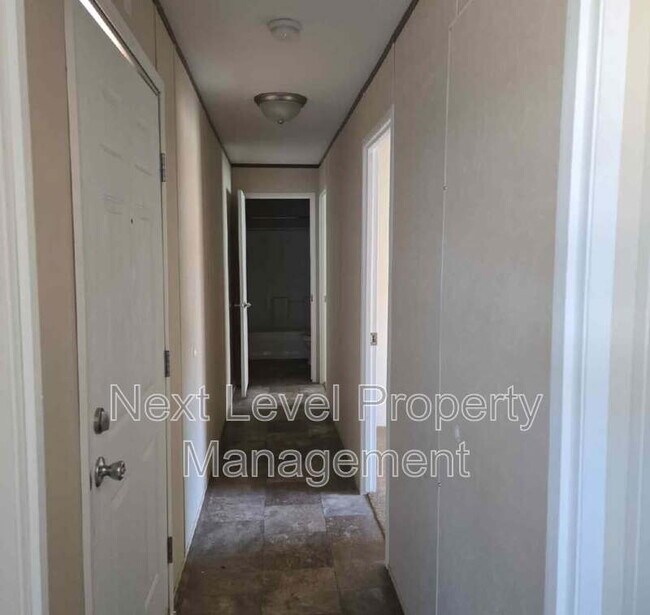 Foto del edificio - 2115 U.S. Hwy 2 E