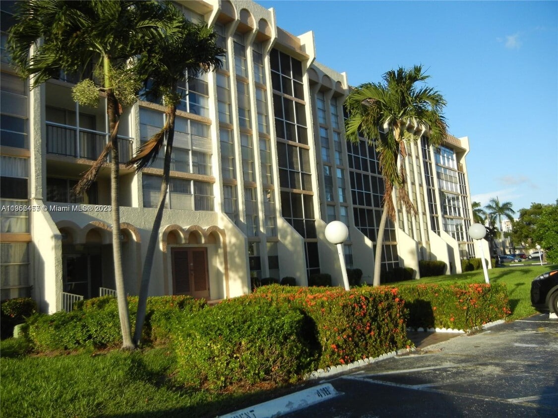 801 Three Islands Boulevard Unit 206, Hallandale Beach, FL 33009