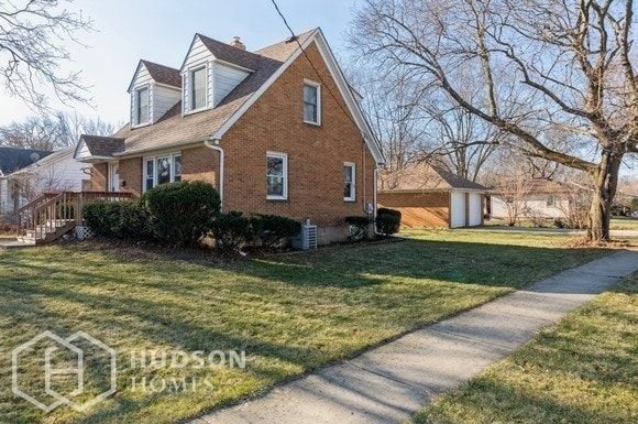 Building Photo - 902 Bunker St