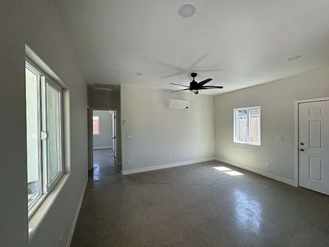 Building Photo - Charming & Welcoming Solar 2bed 1bathroom Home in Riverside!