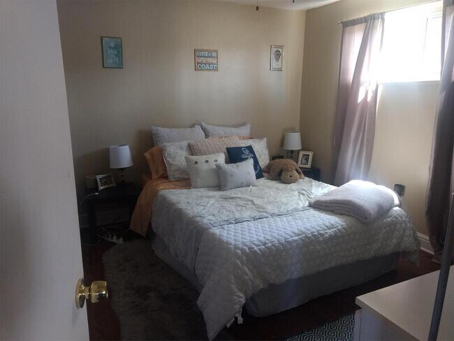 Building Photo - 812 Suismon St