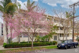 Building Photo - 1422 N Curson Ave