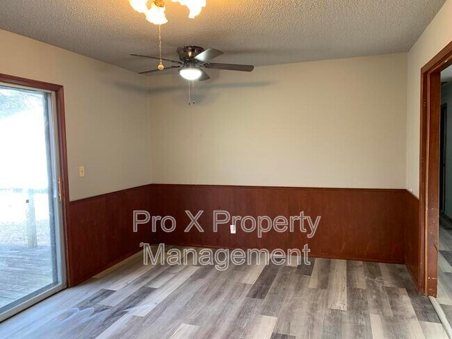 Building Photo - 409 N Zinc Pl