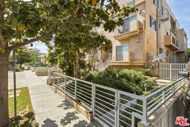 Building Photo - 3637 Dunn Dr