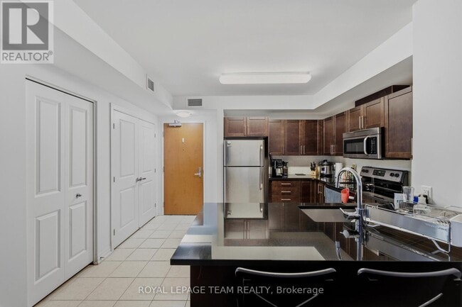 Building Photo - 242 Rideau St