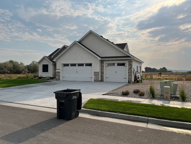 Building Photo - 5 Bed 3 Bath Located on Westside of Idaho ...