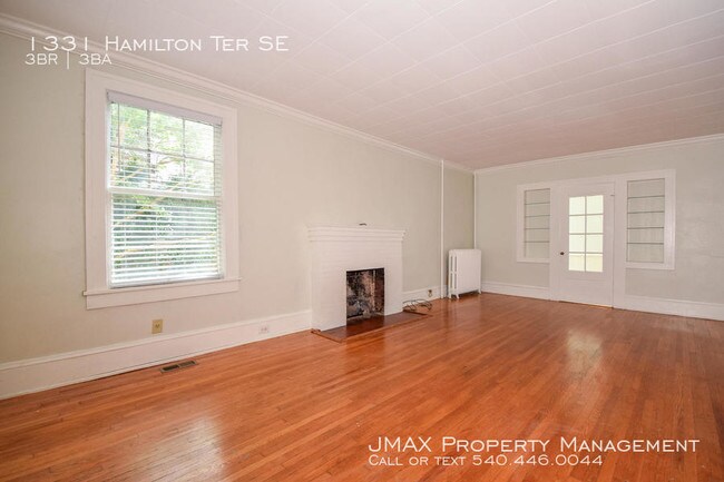 Building Photo - Get into this Up & Coming Neighborhood