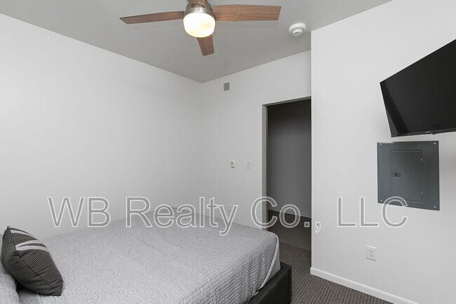 Building Photo - 315 5th St
