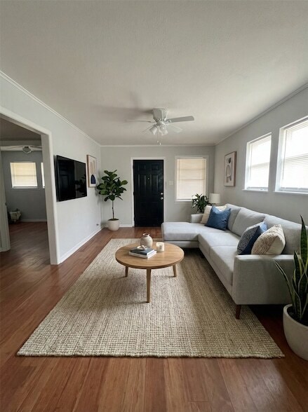 Foto del edificio - 4911 Delano St