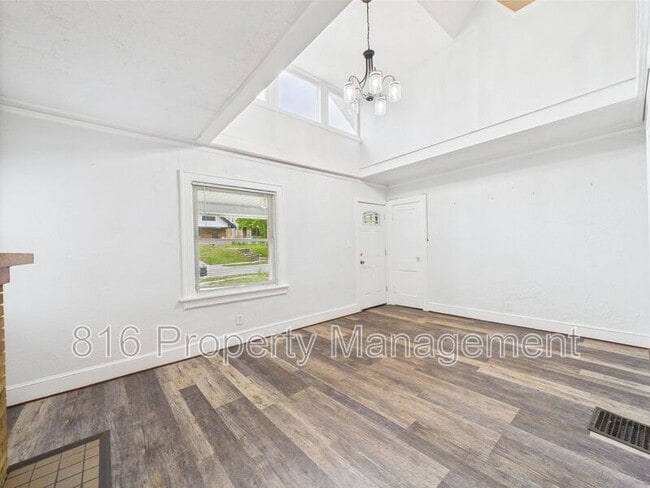 Building Photo - 5611 Olive St