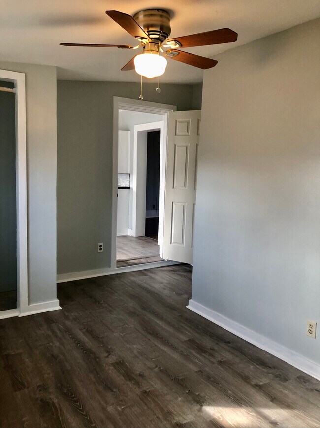 Building Photo - 410 Durink St