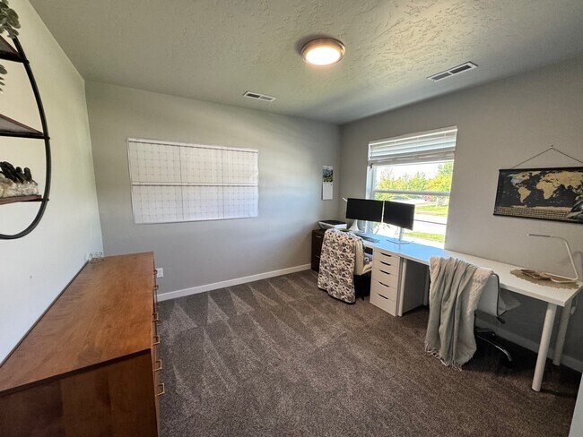 Foto del edificio - 6580 S Birch Creek Ave