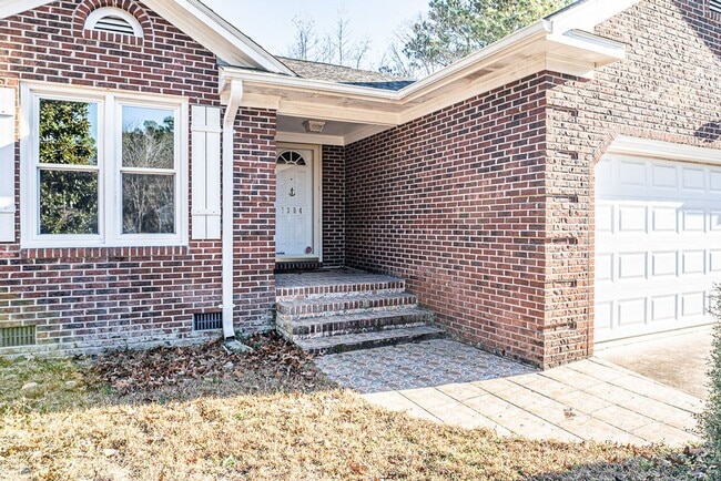 Building Photo - Spacious 3BR on Oversized Fenced Lot | GREAT PRICE!