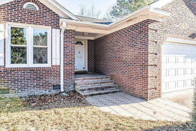 Foto del edificio - Spacious 3BR on Oversized Fenced Lot | GREAT PRICE!