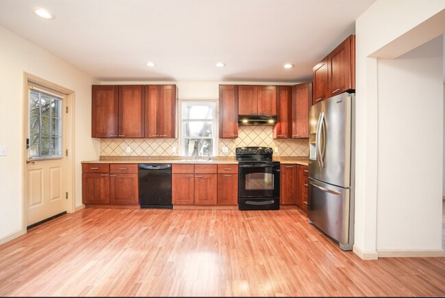 Photo - 57 Worthen St House