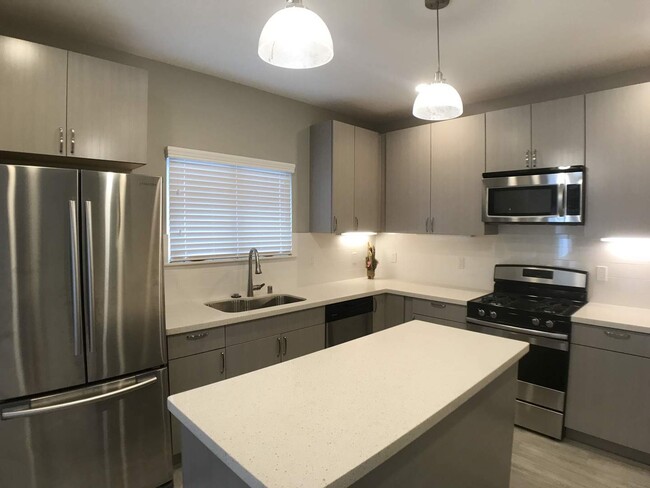 Foto del edificio - Waikalua Bayside Newer Community! 3 Bed 3....
