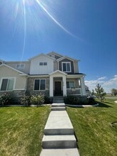 Building Photo - 1010 N 20 E