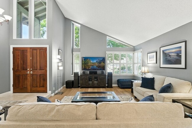 Foto del edificio - WILLOW GLEN - Beautifully updated with hig...