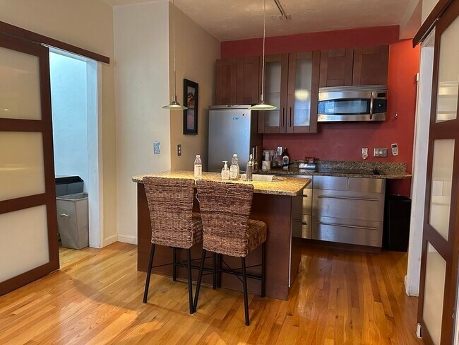 Foto del edificio - 65 Burbank St