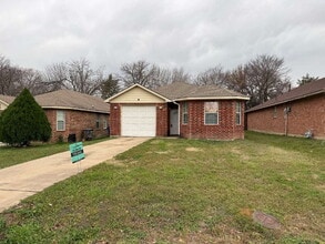 Building Photo - 1823 Smoke Tree Ln