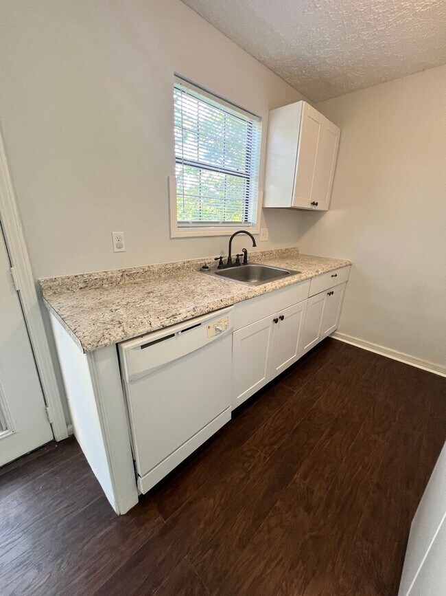 Foto del edificio - 3534-3534 Chesapeake Dr