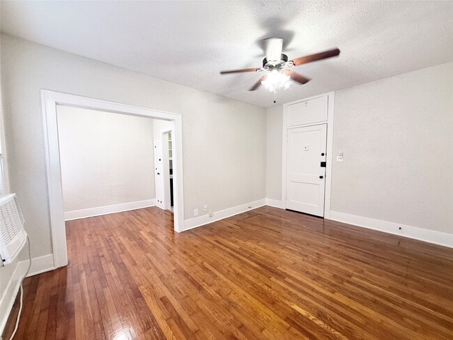 Building Photo - 1126 Berthea St