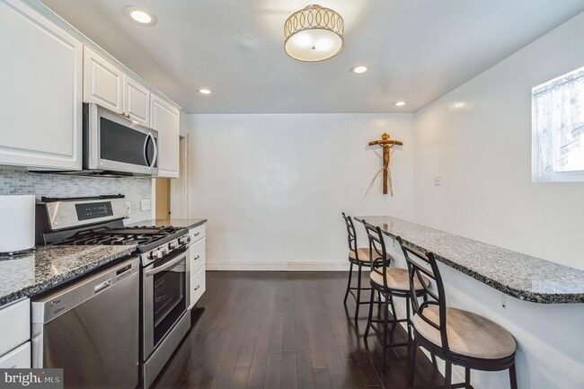 Foto del edificio - 6774 Ridge Ave