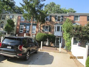 Building Photo - 4518 Squiredale Square