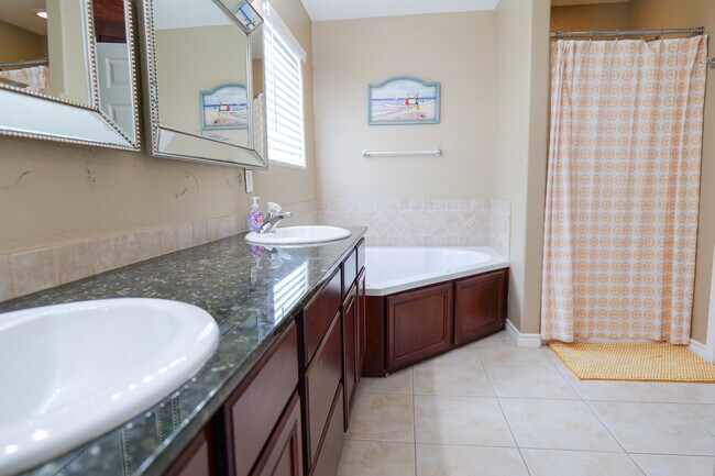 Foto del edificio - 15433 Cruiser St