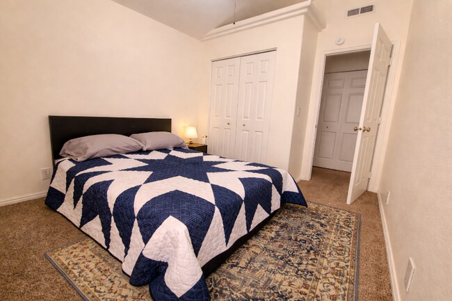 Foto del edificio - 991 N 2100 W