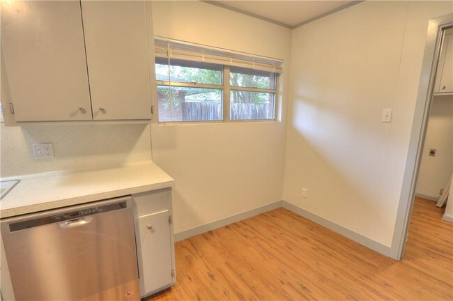 Building Photo - 3302 Orlando Dr