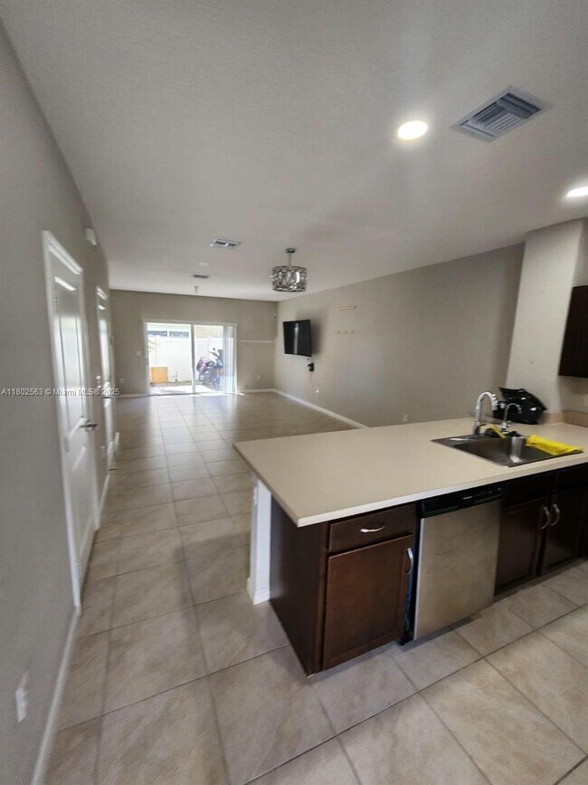 Foto del edificio - 2810 NW 181st St