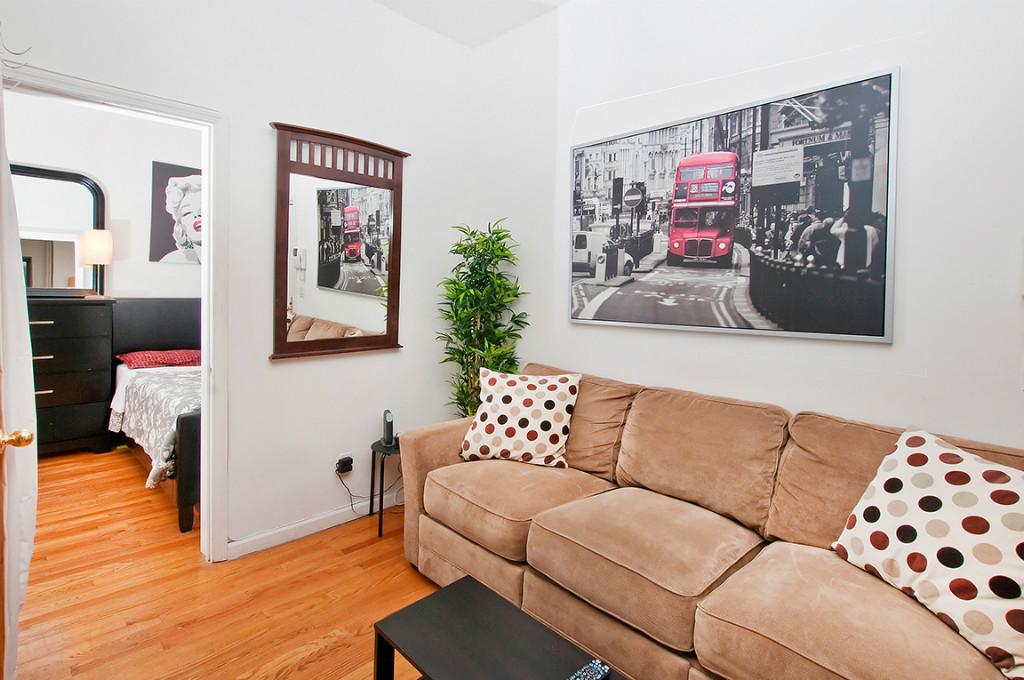 Primary Photo - 221 E 25th St