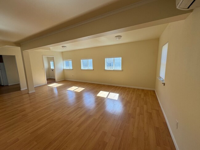 Building Photo - 2 Bedroom Cottage in Corvallis!
