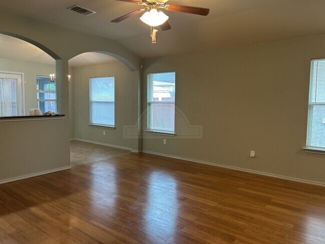 Building Photo - 6405 Clear Brook Dr