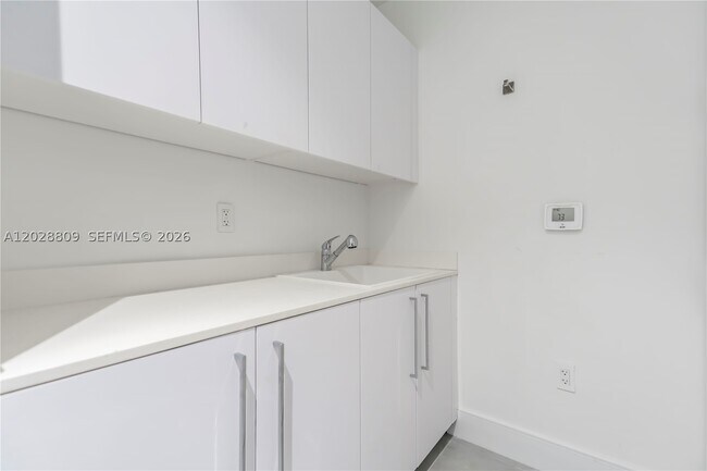 Foto del edificio - 15701 Collins Ave