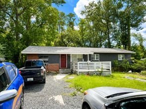 Building Photo - 203 Juniper Dr