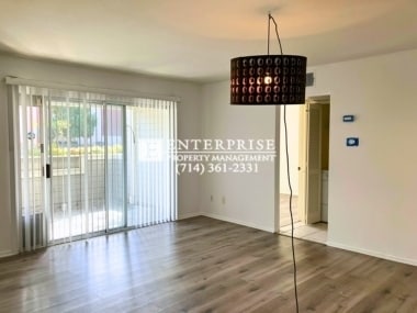 Building Photo - Cozy 1-bedroom Chelsea condo near South Coast Plaza with Attached Garage