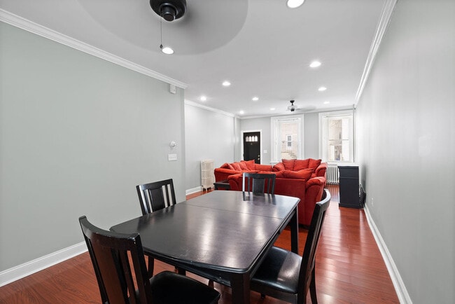 Building Photo - 4734 Umbria St